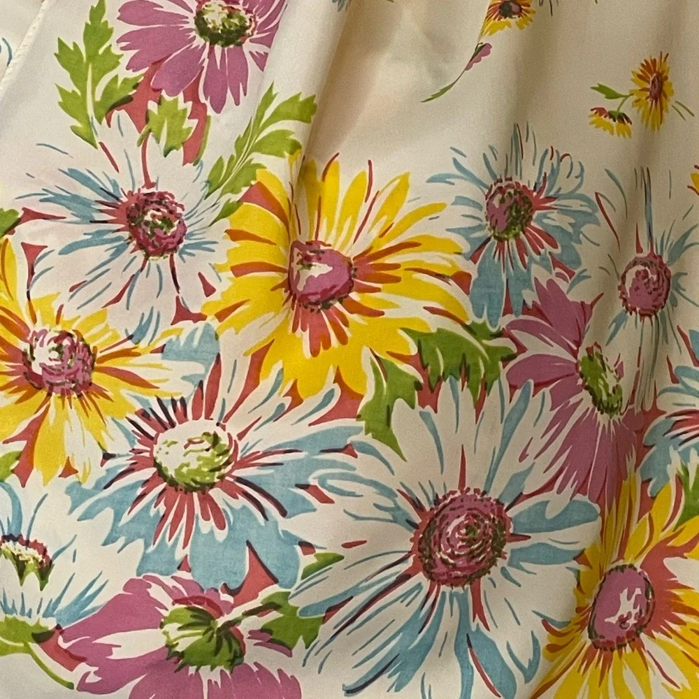 Delightful Vintage 60s Daisy Florals Print 19 In by 44 In Good Condition - Picture 4 of 5